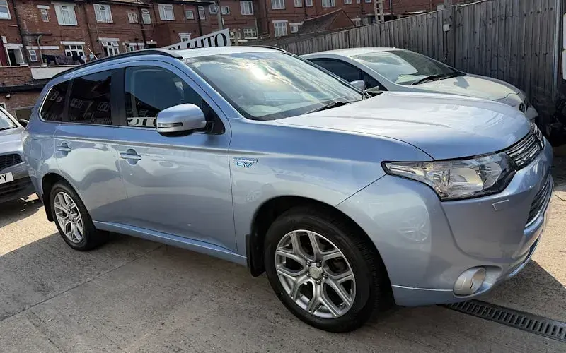 Used Mitsubishi Outlander P-HEV 121 HP (88 kW) 2015 Estate