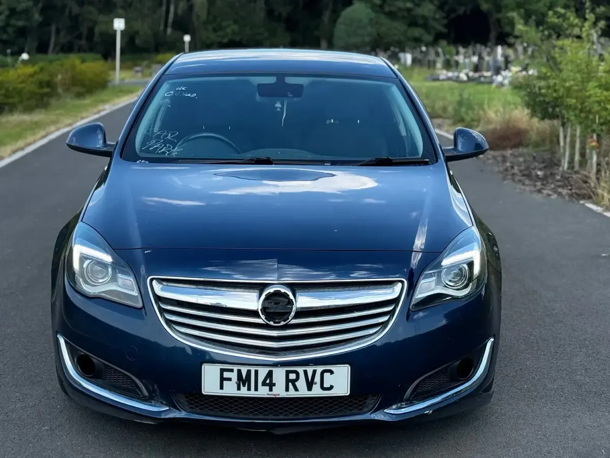 Used Vauxhall Insignia 163 HP (119 kW) 2014 Blue Sedan