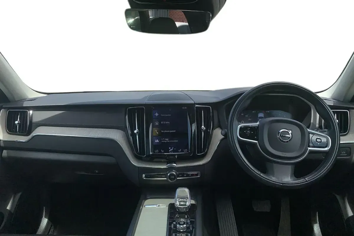Used Volvo XC60 Inscription 250 HP (183 kW) 2020 Silver SUV