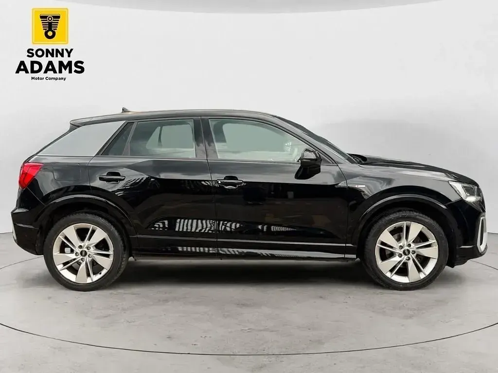 Begagnad Audi Q2 S-Line 150 HK (110 kW) 2023 Svart SUV