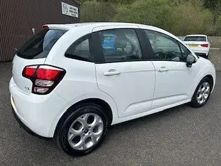 Begagnad Citroën C3 PureTech 2016 Vit Halvkombi