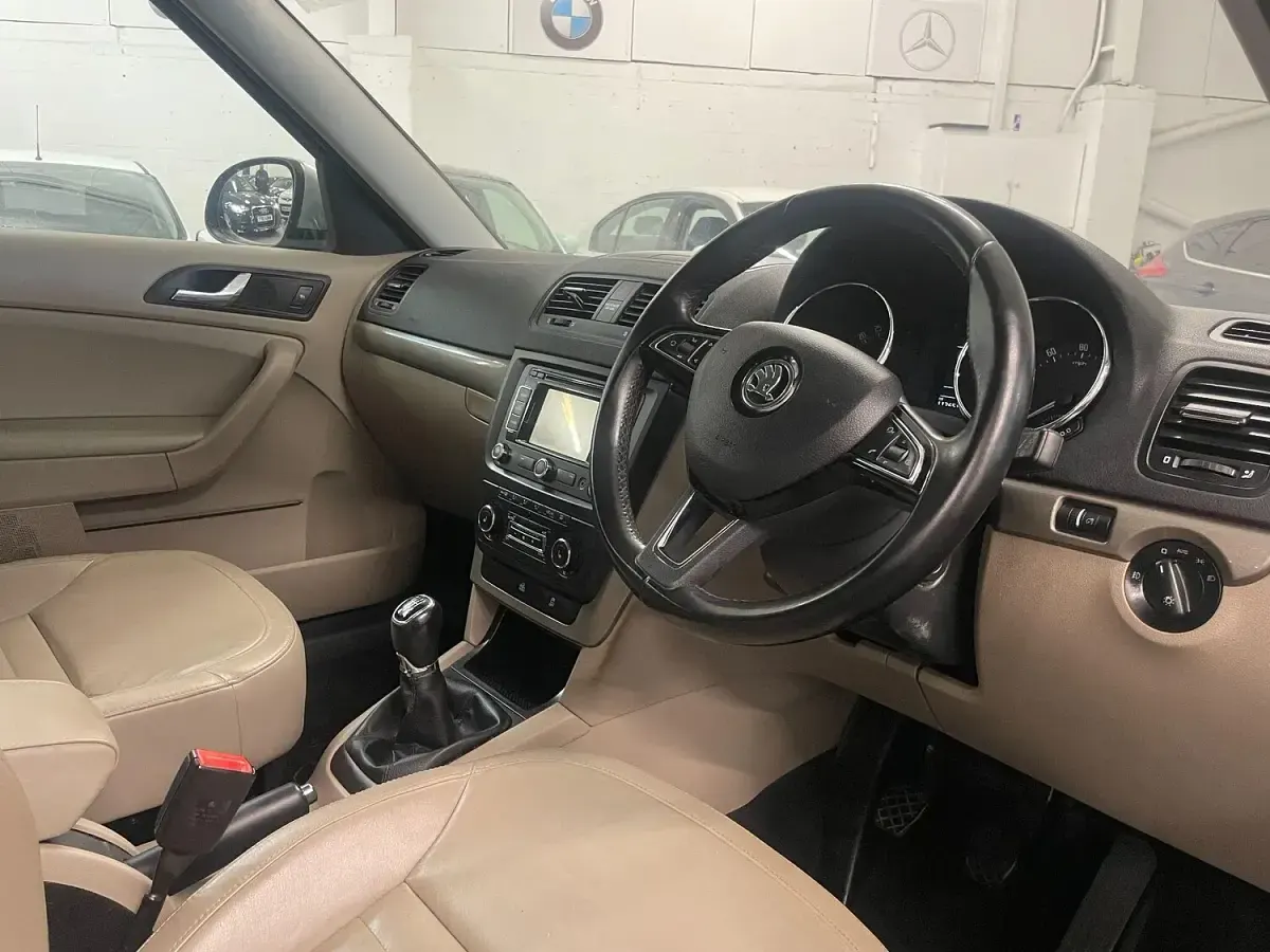 Used Skoda Yeti Elegance 140 HP (102 kW) 2014 Maroon SUV