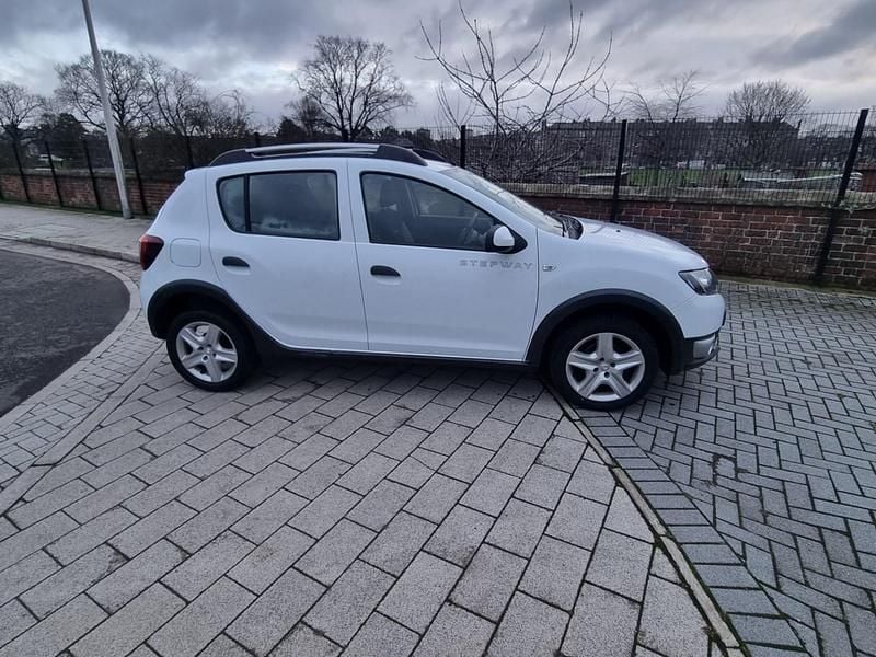 Used Dacia Sandero Lauréate 2015 White Hatchback