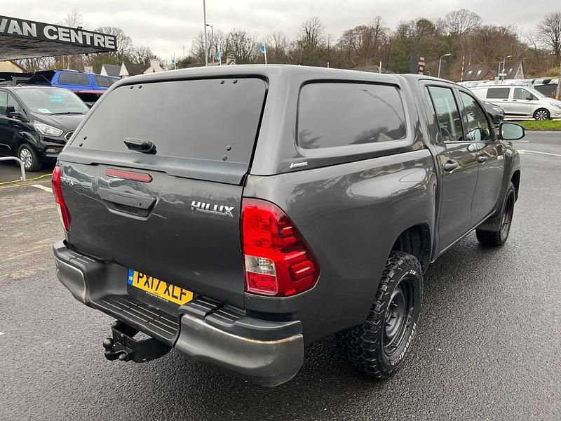 Usado Toyota HiLux Active 150 HP (110 kW) 2017 Cinzento Pickup