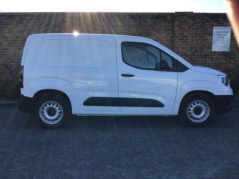 Used Vauxhall Combo 100 kW (136 HP) 2025 White Van