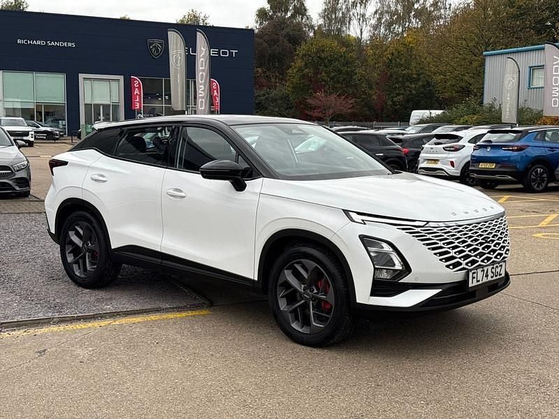 White/black Used 2024 Omoda 5 SUV | £22,495 (Fair price) - Image 1/4