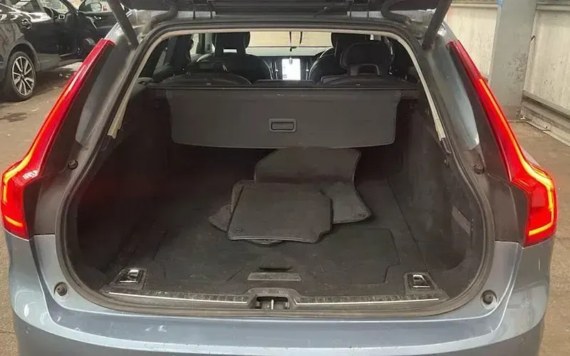 Used Volvo V90 Inscription 190 HP (139 kW) 2017 Blue Estate