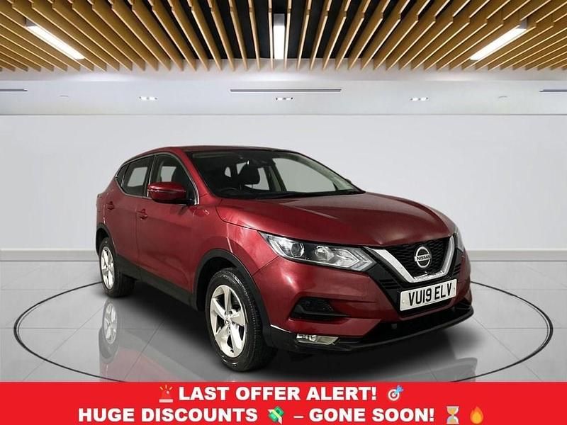 Red Used 2019 Nissan Qashqai Acenta Premium SUV | £9,799 (Super price) - Image 1/4