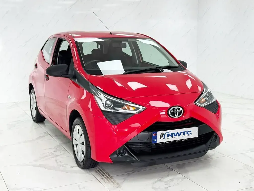 Used Toyota Aygo 72 HP (52 kW) 2019 Red Hatchback