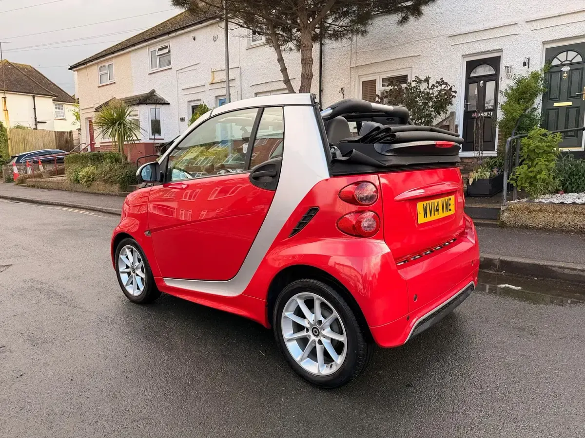 Used Smart ForTwo Cabrio Passion 71 HP (52 kW) 2014 Red Cabriolet