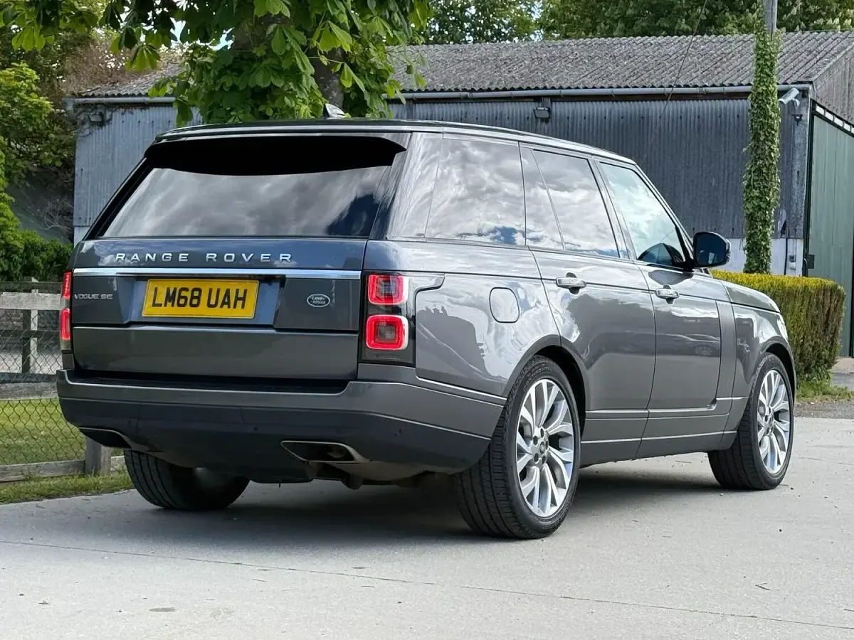 Used Land Rover Range Rover Vogue SE 275 HP (202 kW) 2018 Grey SUV