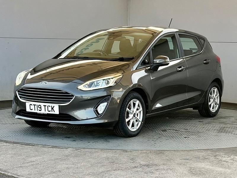 Used Ford Fiesta Zetec 100 HP (73 kW) 2019 Grey Hatchback