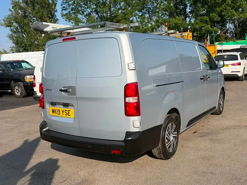 Used Peugeot Expert 120 HP (88 kW) 2019 Silver Van
