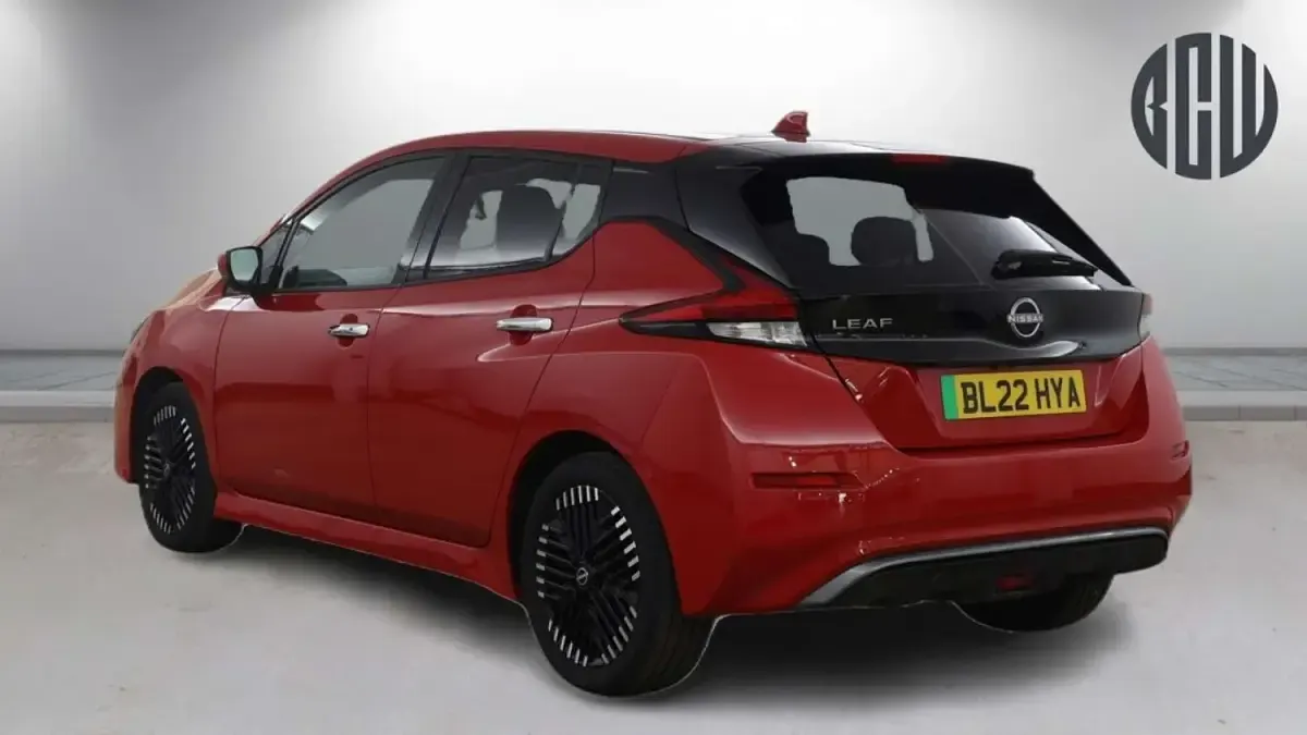 Used Nissan Leaf N-Connecta 110 kW (150 HP) 2022 Red Hatchback