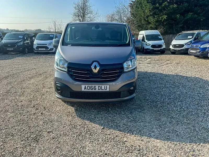 Begagnad Renault Trafic 2016 Grå Minibuss