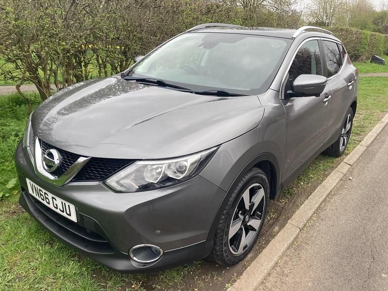 Used Nissan Qashqai N-Connecta 130 HP (95 kW) 2016 Grey SUV