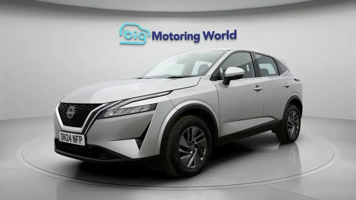 Used Nissan Qashqai Acenta Premium 140 HP (102 kW) 2023 Silver SUV
