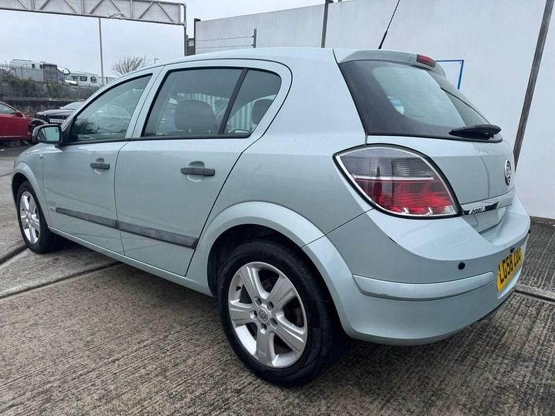Usado Vauxhall Astra 2008 Verde Utilitario