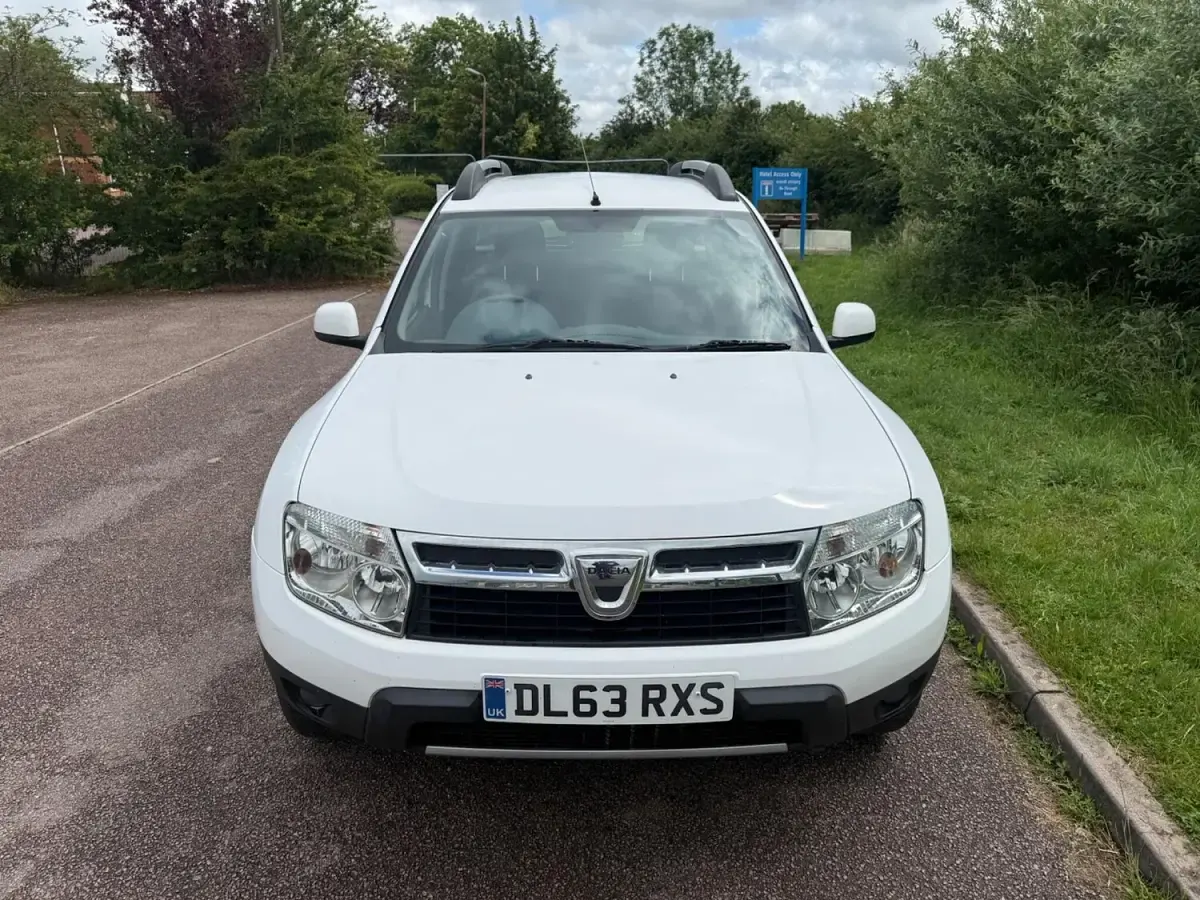 Used Dacia Duster Lauréate 110 HP (80 kW) 2014 White SUV