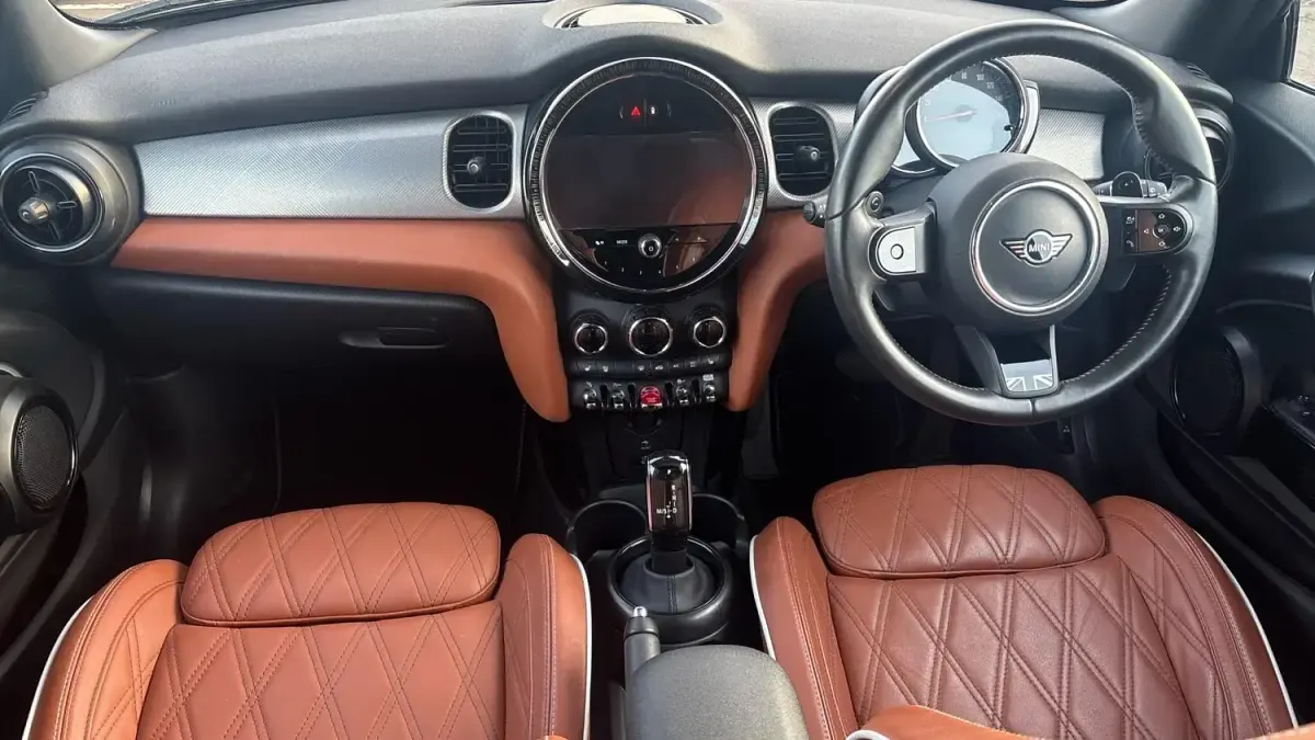 Używany Mini Cooper S Exclusive 176 KM (129 kW) 2022 Czarny Hatchback