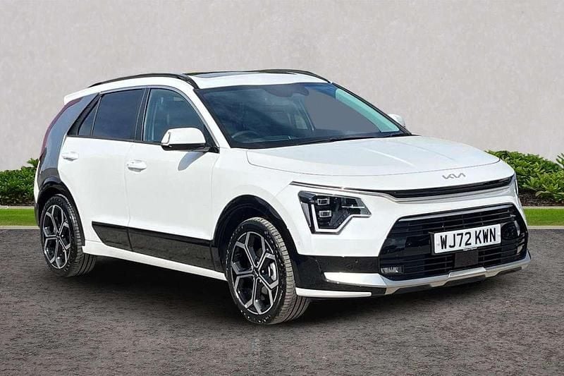 White Used 2022 Kia Niro 4 SUV | £24,315 (A bit pricey) - Image 1/4