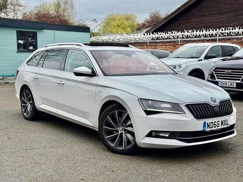 Used Skoda Superb LAURIN & KLEMENT 190 HP (139 kW) 2017 White Estate