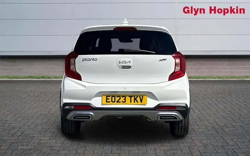 Used Kia Picanto X-Line 67 HP (49 kW) 2023 White Hatchback
