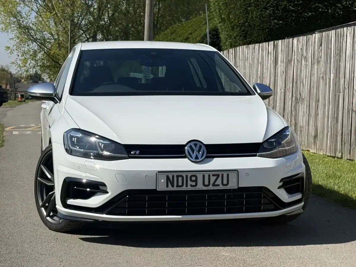 Używany VW Golf VII R 300 KM (220 kW) 2019 Biały Hatchback