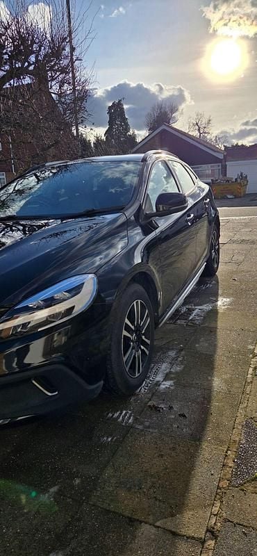 Used Volvo V40 Plus 2017 Black Hatchback