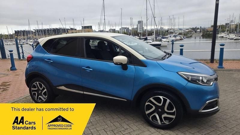 Blue/cream Used 2016 Renault Captur Dynamique SUV | £4,690 (Fair price) - Image 1/4