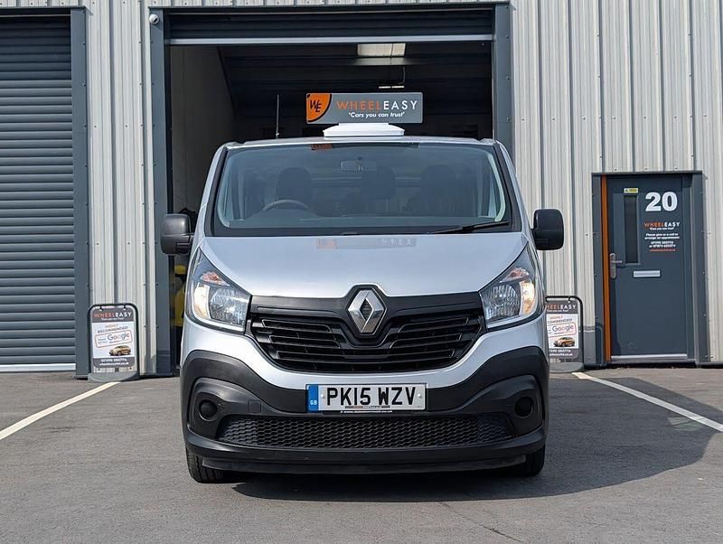 Usado Renault Trafic Business 2015 Prateado Monovolume