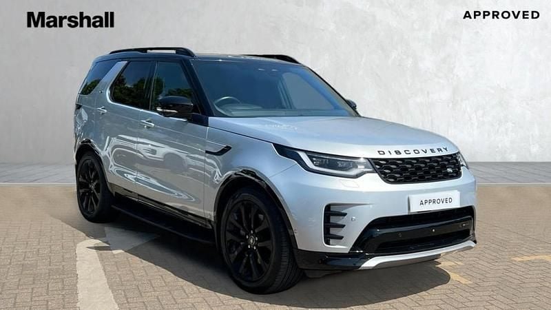 Premium metallic silicon silver Used 2023 Land Rover Discovery 5 SE Dynamic SUV | £50,989 (Fair price) - Image 1/4