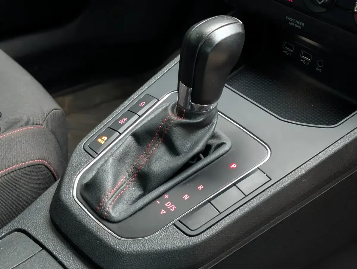 Begagnad Seat Ibiza FR 115 HK (84 kW) 2019 Vit Halvkombi