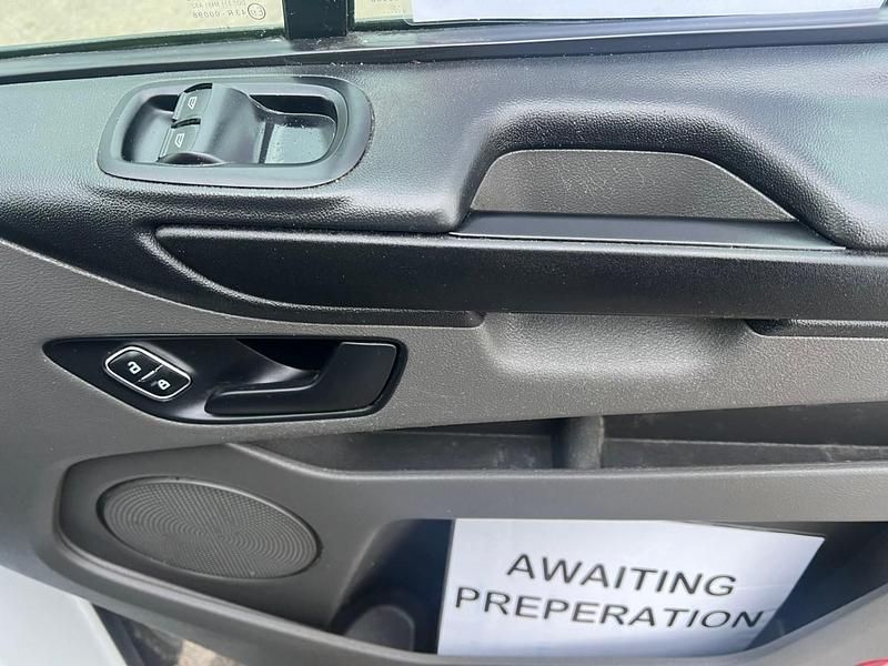 Used Ford Transit Custom 105 HP (77 kW) 2020 White Van