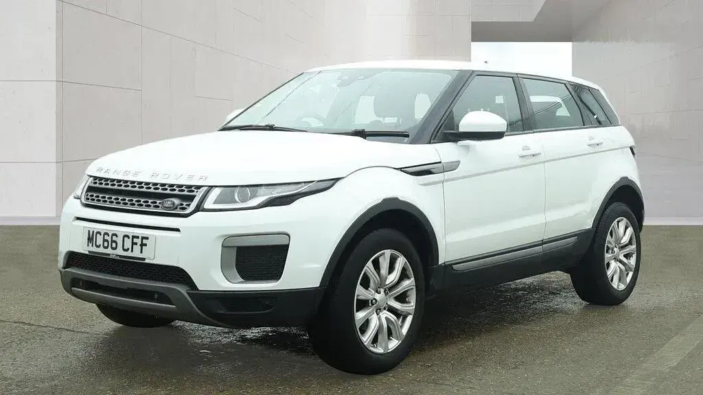Used Land Rover Range Rover evoque SE 2017 White Estate