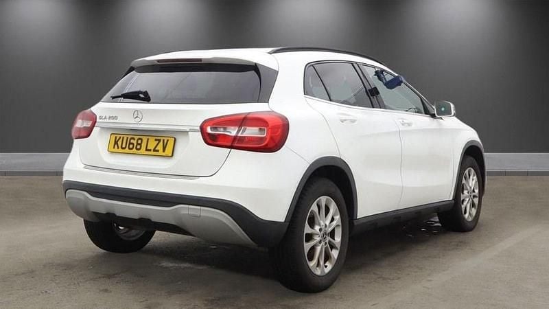 Used Mercedes GLA200 SE 156 HP (114 kW) 2018 White SUV