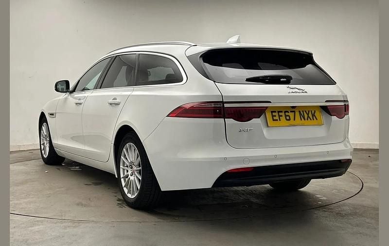 Used Jaguar XF Sportbrake Portfolio 161 HP (118 kW) 2018 White Estate
