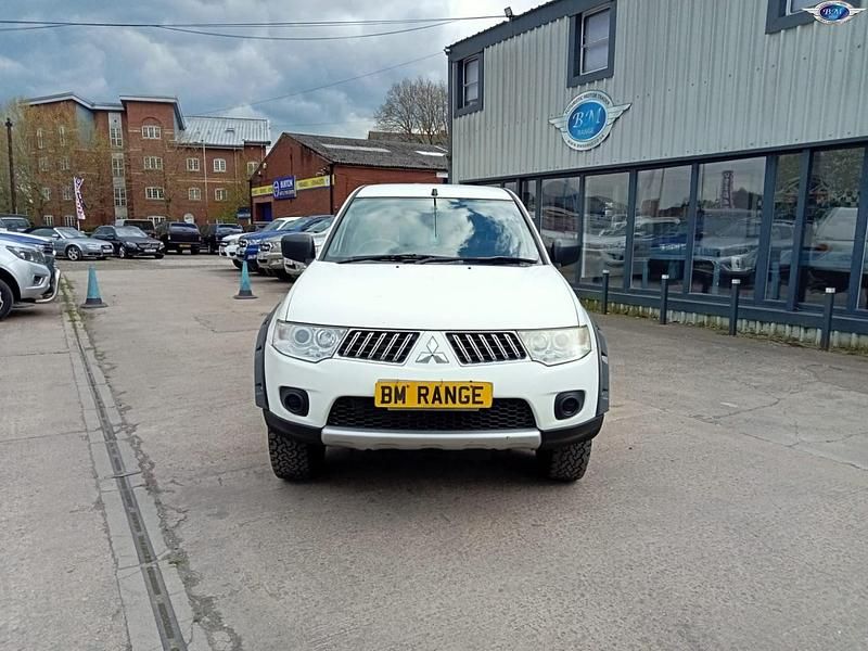 Used Mitsubishi L200 134 HP (98 kW) 2011 White Pickup