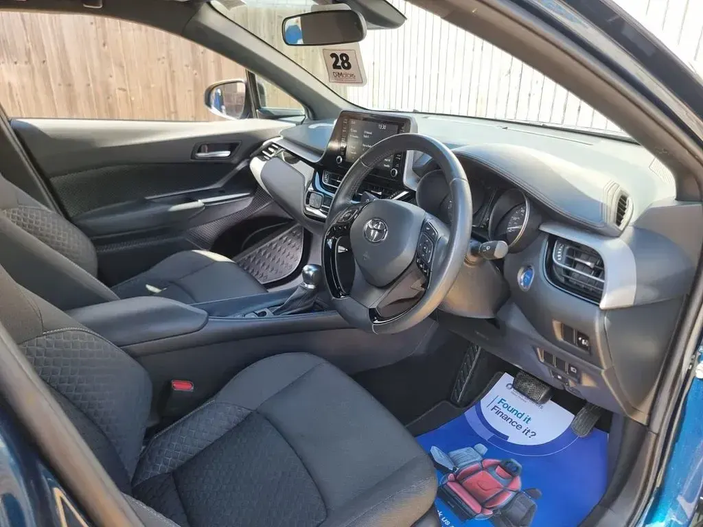 Used Toyota C-HR 122 HP (89 kW) 2023 Blue SUV