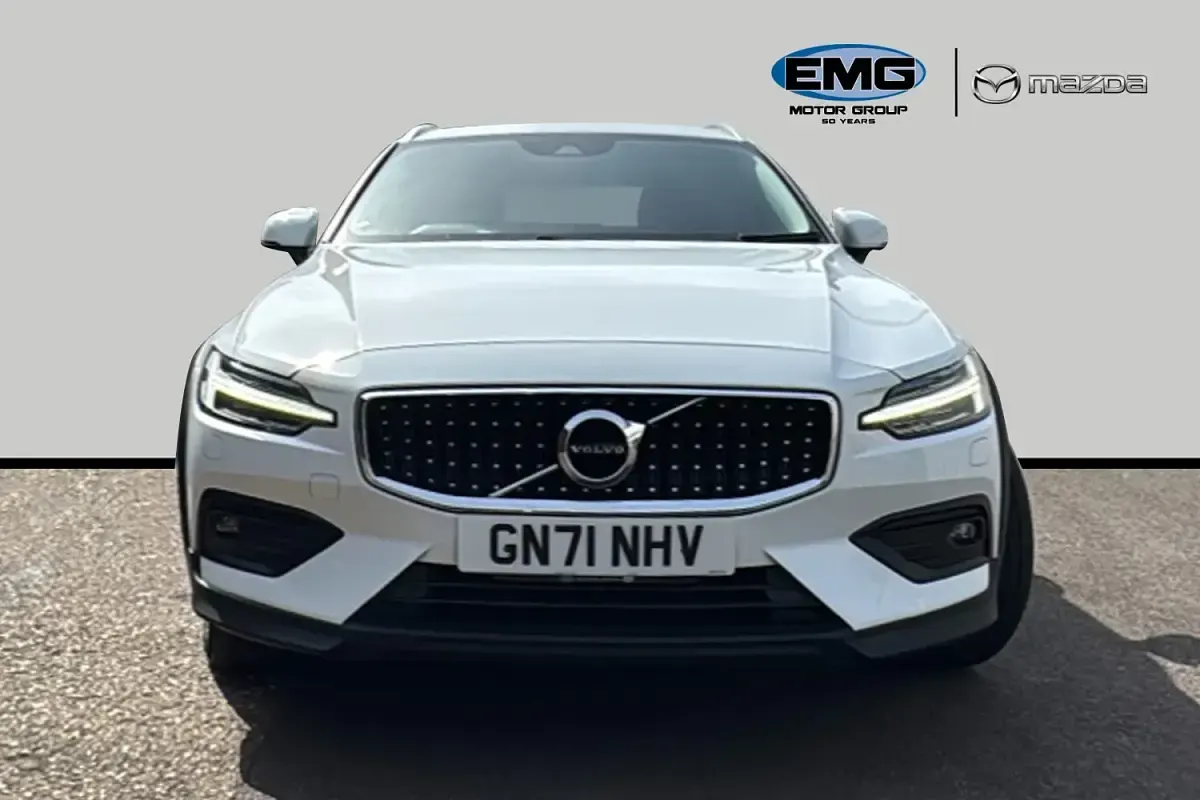 Used Volvo V60 CC 250 HP (183 kW) 2021 White Estate