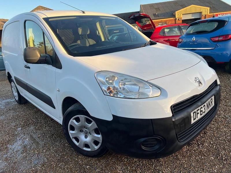 White Used 2014 Peugeot Partner S MPV | £3,499 (Fair price) - Image 1/4