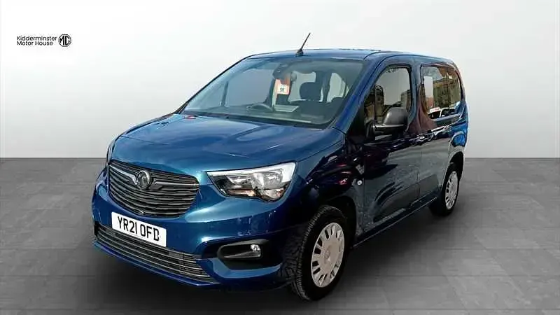Second-hand Vauxhall Combo Edition 110 CP (80 kW) 2021 Albastru Monovolum