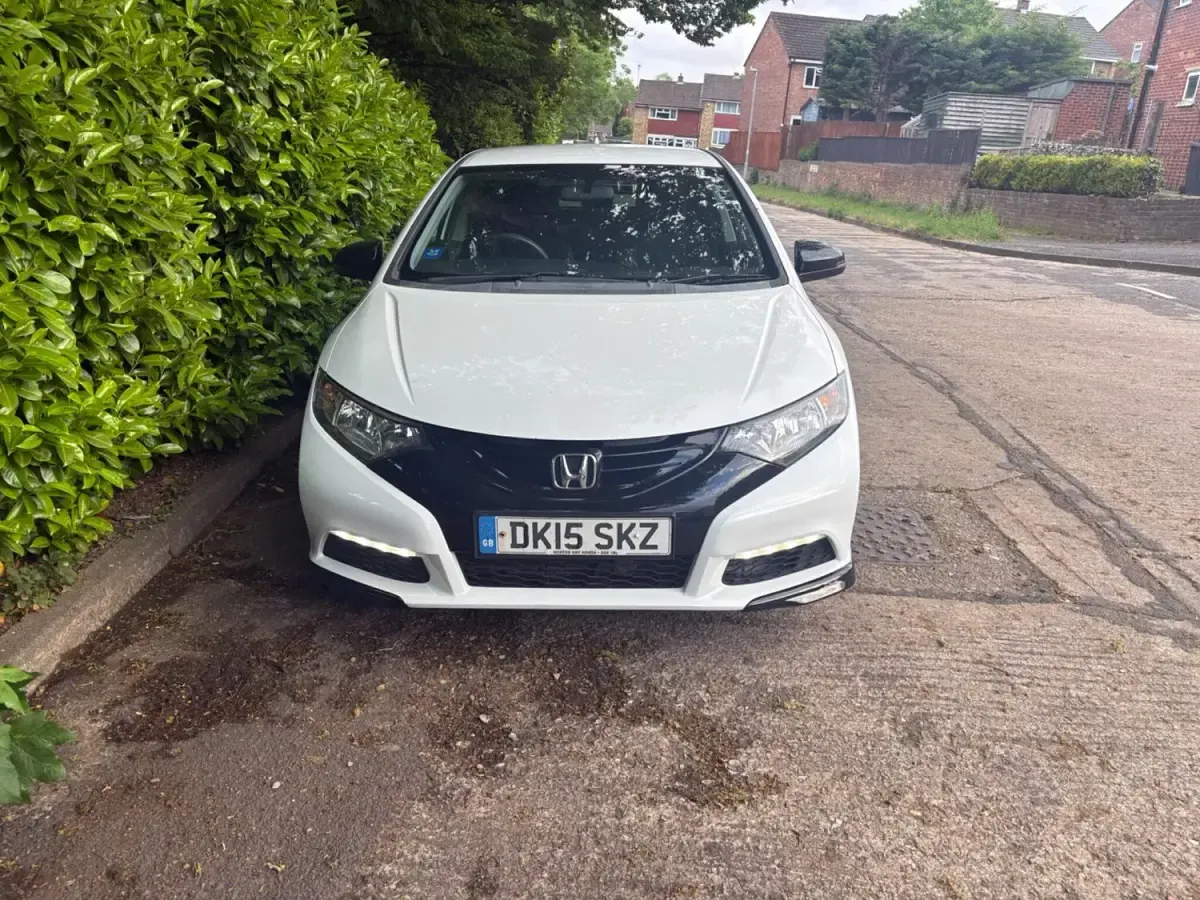 Używany Honda Civic Black Edition 2015 Biały Hatchback