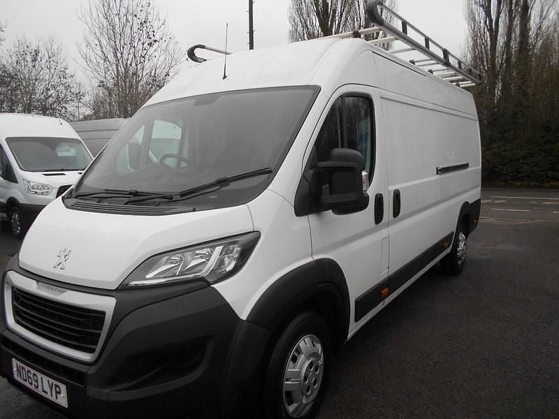 Begagnad Peugeot Boxer 140 HK (102 kW) 2020 Vit Van