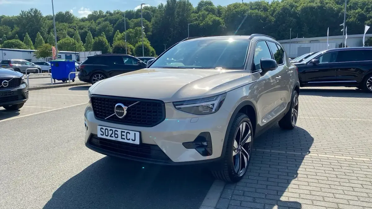 New Volvo XC40 Ultra 163 HP (119 kW) 2026 Gold SUV