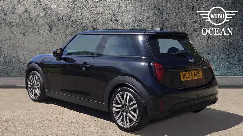 Used Mini Cooper S Hatch 201 HP (147 kW) 2024 Black Hatchback