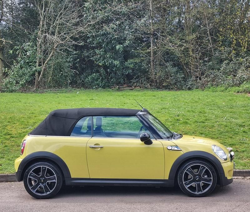 Begagnad Mini Cooper S Cabriolet 174 HK (127 kW) 2009 Gul Cab