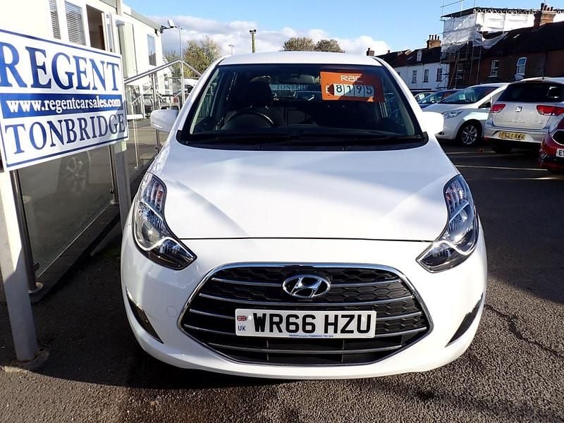 Used Hyundai ix20 SE 90 HP (66 kW) 2016 White Hatchback