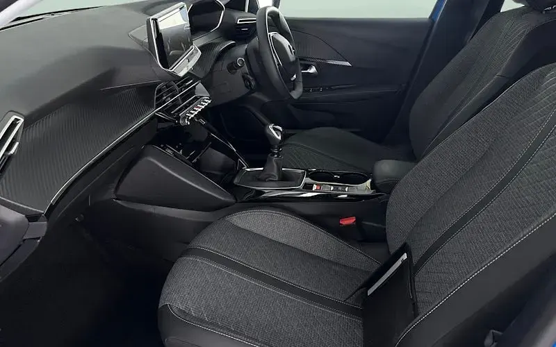 Używany Peugeot 208 Allure 101 KM (74 kW) 2025 Hatchback