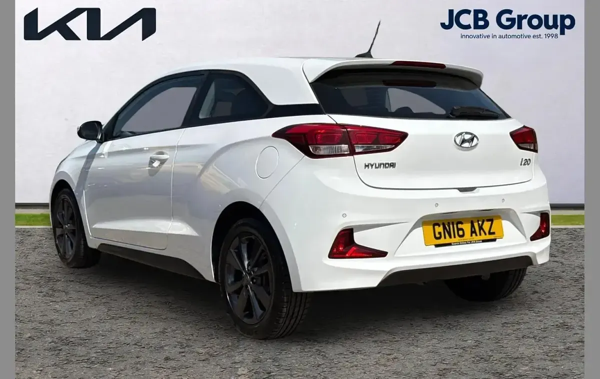 Used Hyundai i20 SE 83 HP (61 kW) 2016 White Coupe